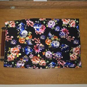 C18 - Beautiful Floral Pencil Skirt